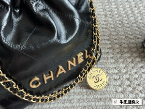 CC1095 CHANEL 22 Mini Handbag / 7.8 × 7.4 × 2.3 in