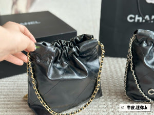 CC1095 CHANEL 22 Mini Handbag / 7.8 × 7.4 × 2.3 in