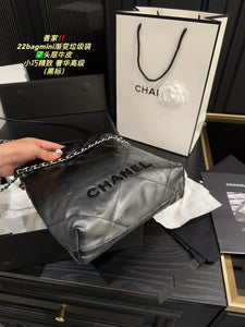 CC1096 CHANEL 22 Mini Handbag / 7.8 × 7.4 × 2.3 in