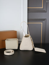 Load image into Gallery viewer, LB1515 LV All In Bucket Bag / 17 x 18 cm
