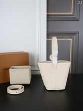 Load image into Gallery viewer, LB1515 LV All In Bucket Bag / 17 x 18 cm
