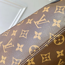 Load image into Gallery viewer, LB1518 LV The Drop PM Hobo / HIGHEST QUALITY VERSION / 28 x 15 x 12 cm
