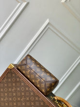 Load image into Gallery viewer, LB1518 LV The Drop PM Hobo / HIGHEST QUALITY VERSION / 28 x 15 x 12 cm
