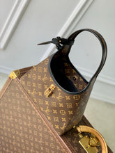 Load image into Gallery viewer, LB1518 LV The Drop PM Hobo / HIGHEST QUALITY VERSION / 28 x 15 x 12 cm
