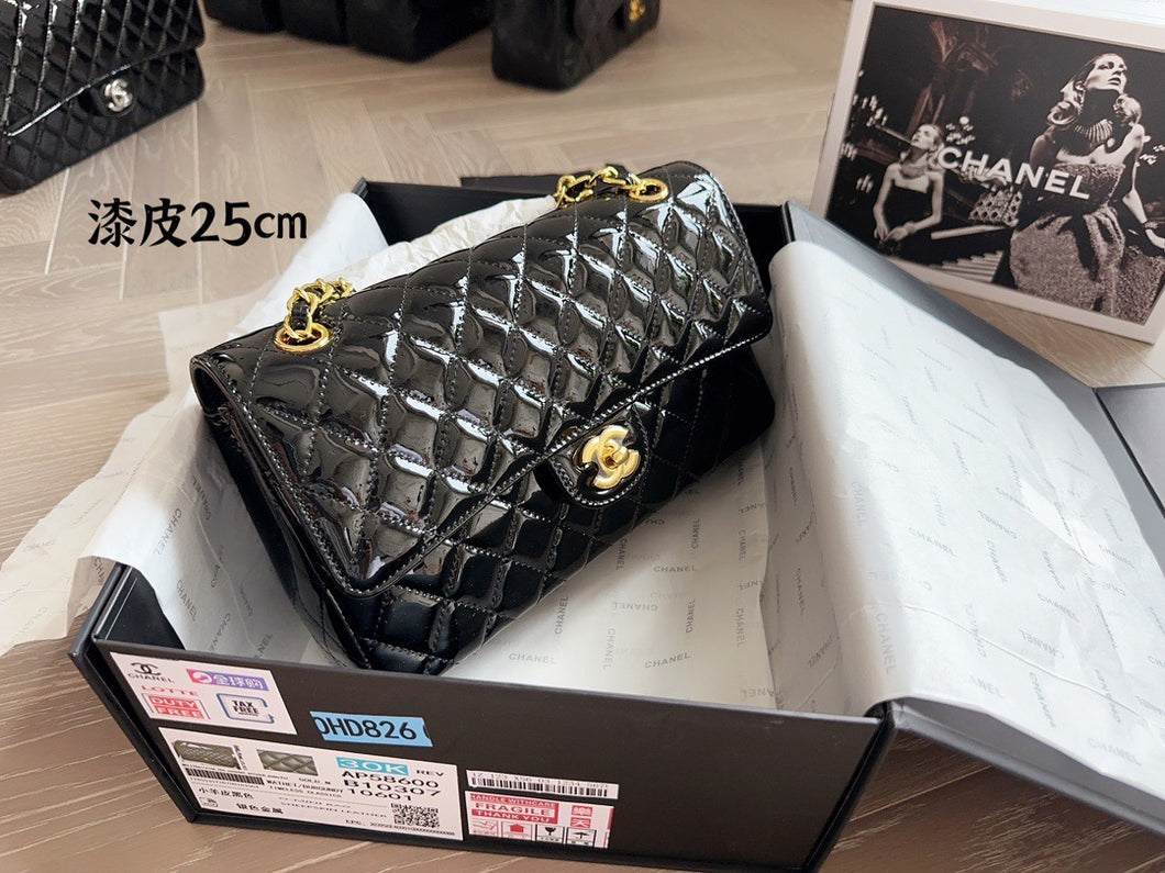 CC768 Classic Handbag / 6 × 9.9 × 2.5 in