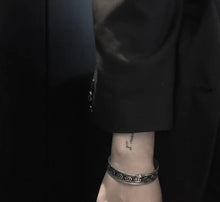 Load image into Gallery viewer, JW717 Bracelet with Double G in Silver
