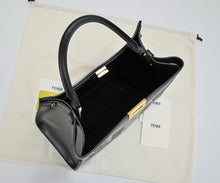 Load image into Gallery viewer, FF252 Peekaboo Top Handbag / 11.8x8.6x4.3inch
