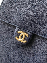 Load image into Gallery viewer, CC1198 CHANEL 25 Small/Medium Handbag / HIGHEST QUALITY VERSION

