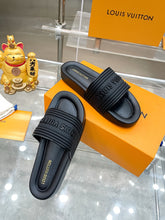 Load image into Gallery viewer, SE1429 LB Women/Men Slippers
