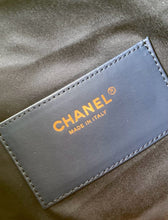 Load image into Gallery viewer, CC1198 CHANEL 25 Small/Medium Handbag / HIGHEST QUALITY VERSION
