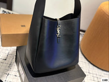 Load image into Gallery viewer, YSK398 le 5 à 7 Supple small/Large in Suede
