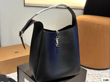 Load image into Gallery viewer, YSK398 le 5 à 7 Supple small/Large in Suede
