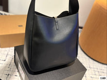 Load image into Gallery viewer, YSK398 le 5 à 7 Supple small/Large in Suede
