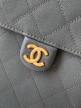 Load image into Gallery viewer, CC1199 CHANEL 25 Small/Medium Handbag / HIGHEST QUALITY VERSION]
