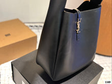 Load image into Gallery viewer, YSK398 le 5 à 7 Supple small/Large in Suede
