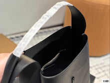 Load image into Gallery viewer, YSK398 le 5 à 7 Supple small/Large in Suede
