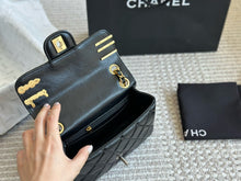 Load image into Gallery viewer, CC984 Mini Classic Handbag / 4.7 × 7.8 × 2.3 in
