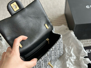 CC926 Mini Flap Bag / 4.9 × 6.6 × 2 in