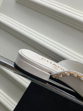 Load image into Gallery viewer, SE1154 CC Slippers / Size4-10
