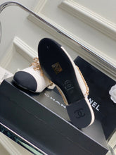 Load image into Gallery viewer, SE1154 CC Slippers / Size4-10
