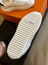 Load image into Gallery viewer, SE1157  LB Time Out Sneaker / Size4-10
