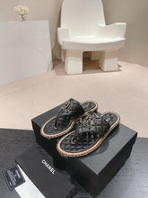 Load image into Gallery viewer, SE1349 CC Thongs / Size4-11
