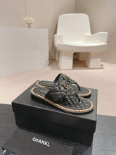 Load image into Gallery viewer, SE1349 CC Thongs / Size4-11
