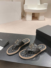 Load image into Gallery viewer, SE1349 CC Thongs / Size4-11
