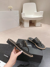 Load image into Gallery viewer, SE1349 CC Thongs / Size4-11
