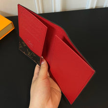 Load image into Gallery viewer, LB969 Passport Cover / 3.9 x 5.5 x 1 inches
