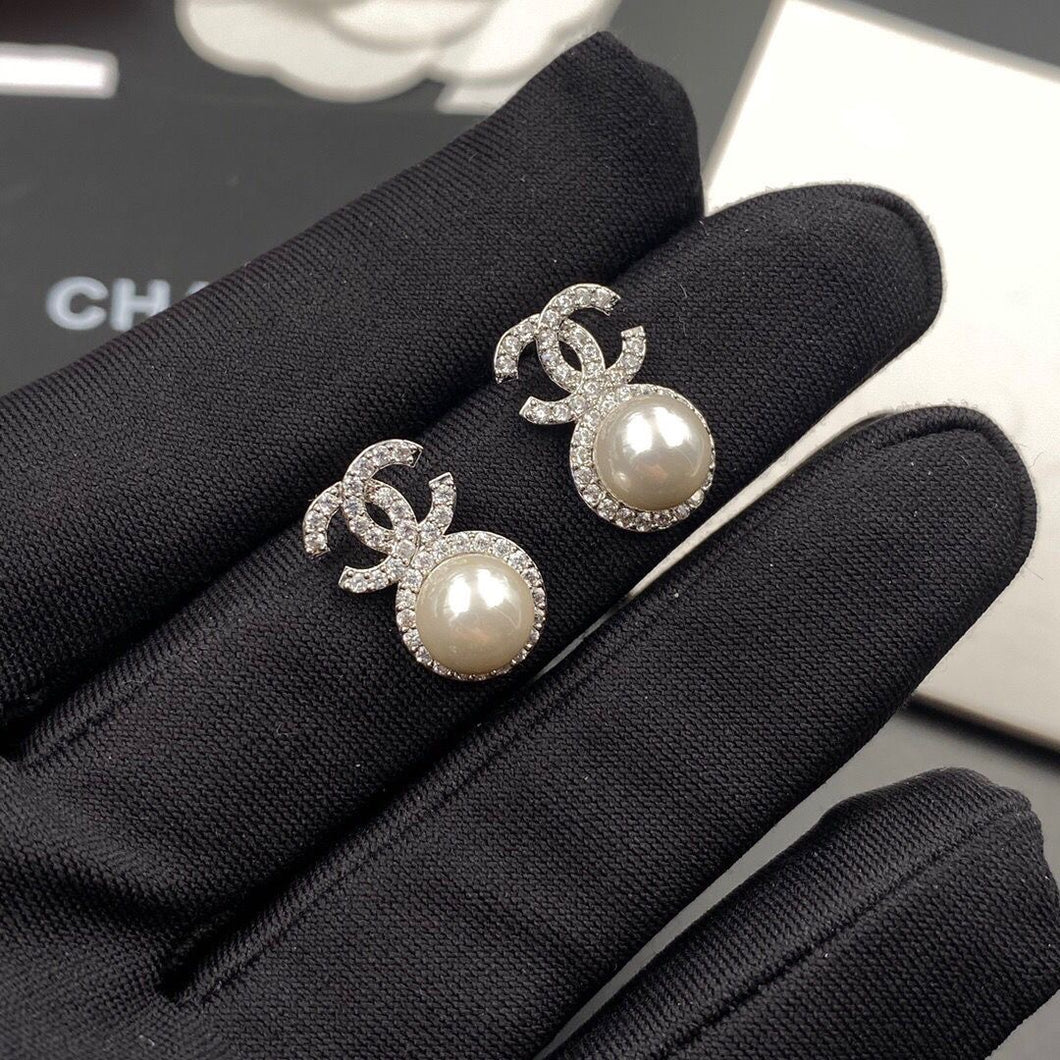 JW752 CC Earrings