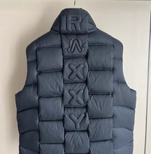 Load image into Gallery viewer, CLTH422 Moncler Short Down Vest / Size0/1/2/3/4
