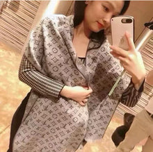 Load image into Gallery viewer, CLTH424 LV Cashmere Reversible Scarf / 40X185cm
