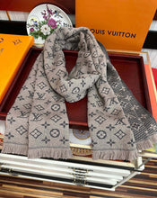 Load image into Gallery viewer, CLTH424 LV Cashmere Reversible Scarf / 40X185cm
