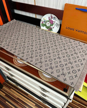 Load image into Gallery viewer, CLTH424 LV Cashmere Reversible Scarf / 40X185cm
