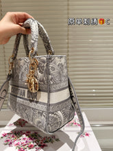 Load image into Gallery viewer, DR572 Medium Lady D-Lite Bag / 9.5 x 8 x 4.5 inches
