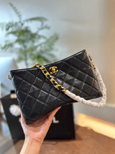 Load image into Gallery viewer, CC1025 Hobo Handbag / 7 × 10.9 × 3.1 in
