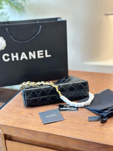 Load image into Gallery viewer, CC1025 Hobo Handbag / 7 × 10.9 × 3.1 in
