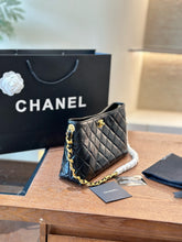 Load image into Gallery viewer, CC1025 Hobo Handbag / 7 × 10.9 × 3.1 in
