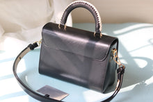 Load image into Gallery viewer, LB1168 Twist One Handle MM / 9.1 x 6.7 x 3.7 inches
