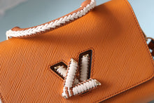 Load image into Gallery viewer, LB1169 Twist One Handle MM / 9.1 x 6.7 x 3.7 inches
