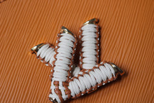 Load image into Gallery viewer, LB1169 Twist One Handle MM / 9.1 x 6.7 x 3.7 inches
