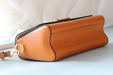 Load image into Gallery viewer, LB1169 Twist One Handle MM / 9.1 x 6.7 x 3.7 inches
