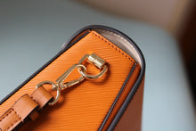 Load image into Gallery viewer, LB1169 Twist One Handle MM / 9.1 x 6.7 x 3.7 inches
