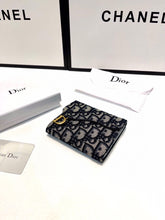 Load image into Gallery viewer, DR461 Saddle Lotus Wallet / 4 x 3.5 x 1 inches
