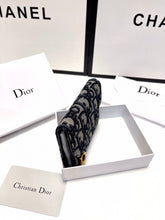 Load image into Gallery viewer, DR461 Saddle Lotus Wallet / 4 x 3.5 x 1 inches
