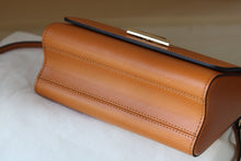 Load image into Gallery viewer, LB1172 Twist MM / 9.1 x 6.7 x 3.7 inches
