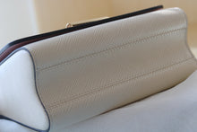 Load image into Gallery viewer, LB1173 Twist MM / 9.1 x 6.7 x 3.7 inches
