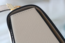 Load image into Gallery viewer, LB1182 Twist MM / 9.1 x 6.7 x 3.7 inches
