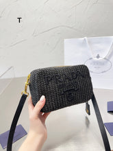 Load image into Gallery viewer, PD244 Crochet Shoulder Bag / 7.4x4.7x2.3inch
